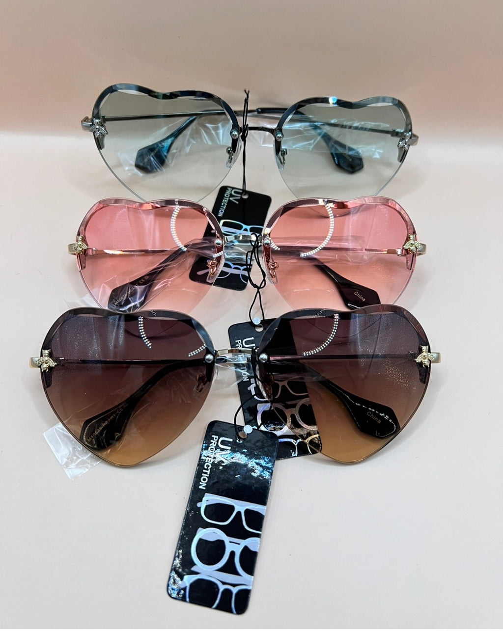 1xHeart Shaped Sunglasses Metal Frame Women Cute Aviator bee charm retro sunnies