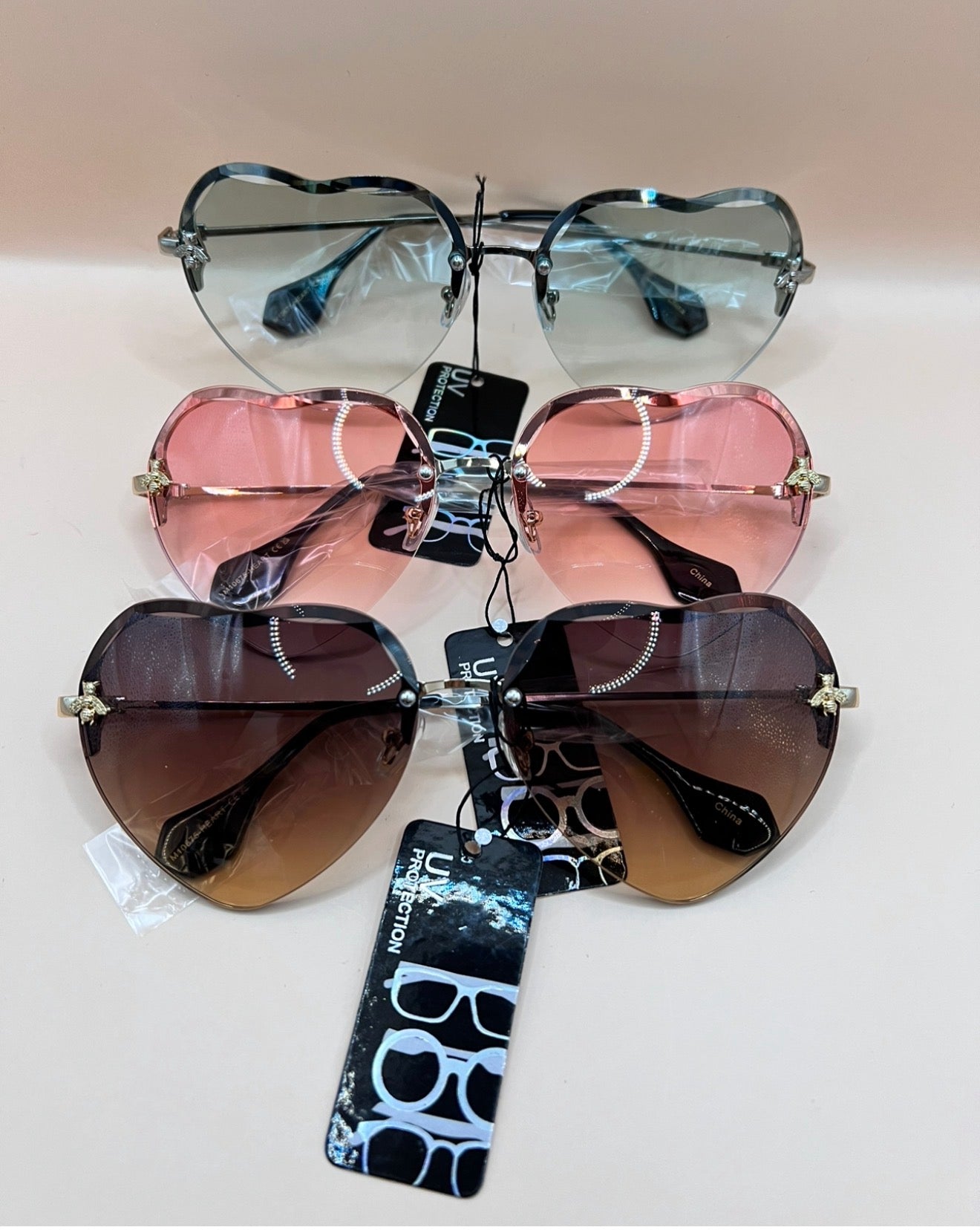 1xHeart Shaped Sunglasses Metal Frame Women Cute Aviator bee charm retro sunnies